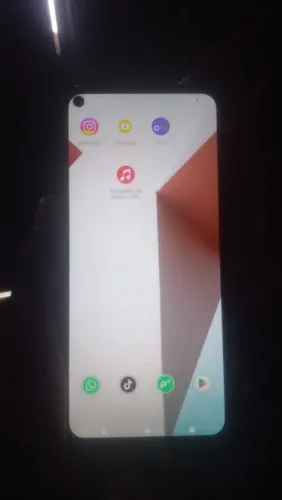 Vendo celular moto g9plus tá tudo perfeito com película só a câmera de trás tá quebrado