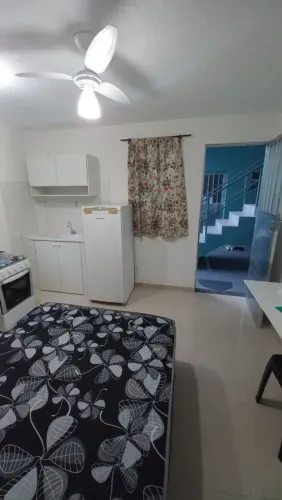 Kitnet/ Studio com 1 Quarto(s) e 1 banheiro(s) para Alugar, 20 m² por R$ 1033 / Mês