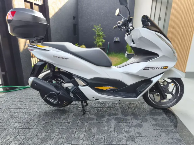 Honda PCX 2025 pouco rodada sem detalhes