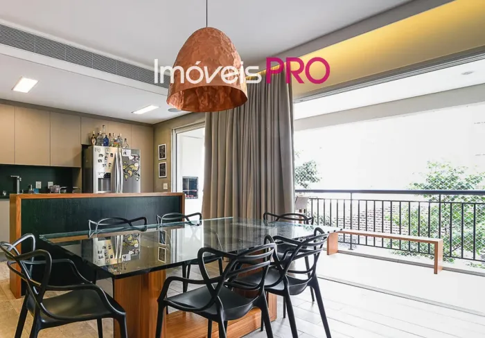 Apartamento exclusivo à venda no Itaim Bibi, em uma rua discreta, arborizada e tranquila