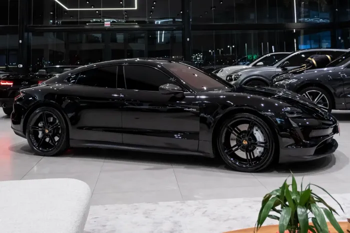 Porsche Taycan (elétrico) 2021