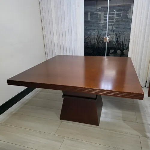 Mesa de Jantar Quadrada em Madeira 1,40 x 1,40