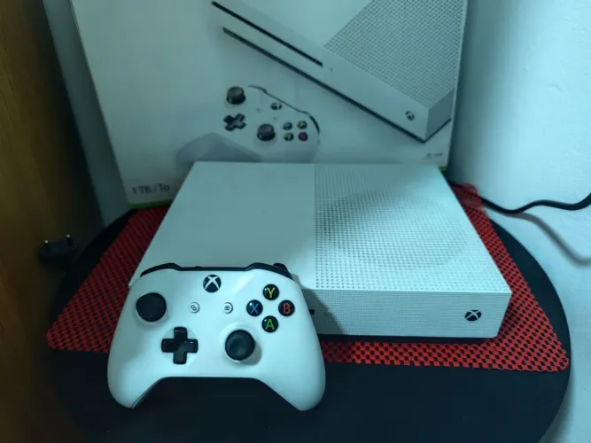 Xbox One S (1Terabyte)