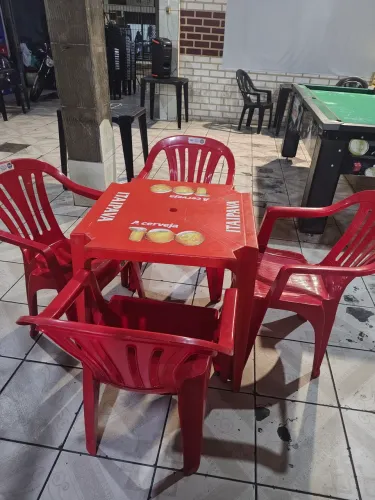 Vendo mesas e cadeiras 250 ou 50 reais por unidade
