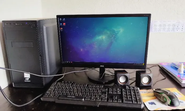 PC Completo com Monitor AOC + Acessórios - Perfeito para Estudar e Jogar!