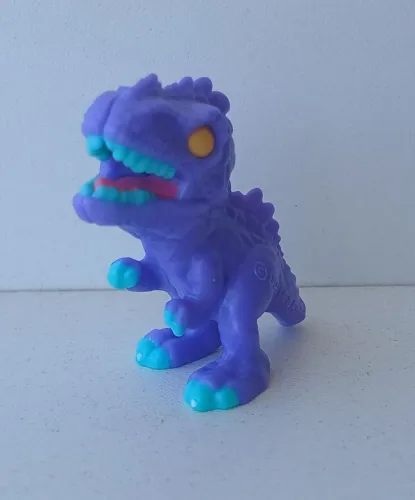BONECO MINIATURA KINDER OVO JURASSIC PARK WORLD DINOSSAURO GIGANOTOSSAURO