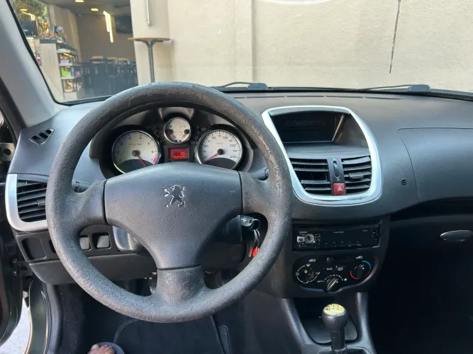 Peugeot 207 Sedan Passion XR 1.4 Flex 8V 4P 2012