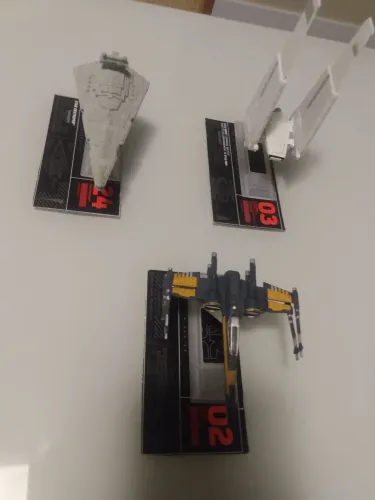 3 mini naves star Wars ( x wing, star Destroyer e nave kilo Ren)