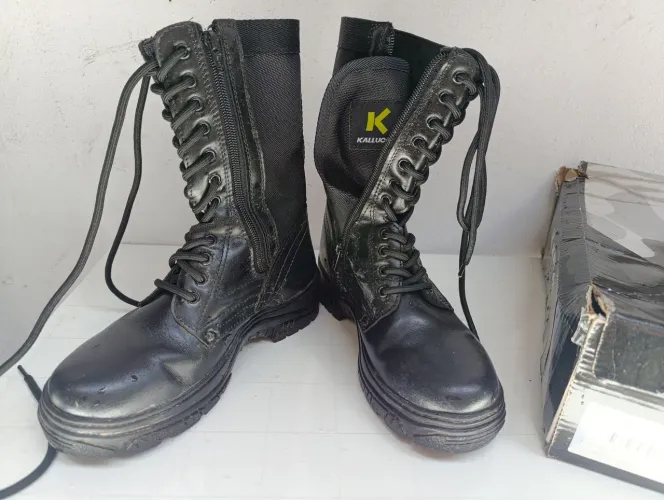 Bota Kallucci cano alto preta tamanho 38