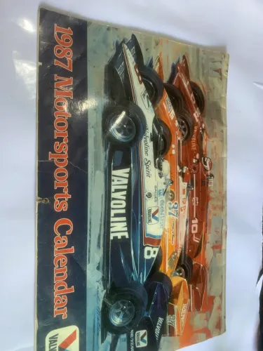 calendário colecionável de automobilismo de 1987.