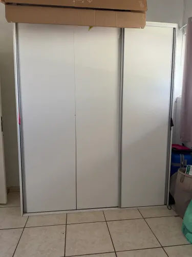 Vendo guarda-roupa