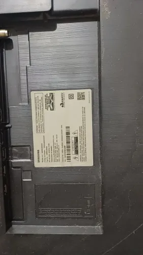 Vendo TV para retirada de peças