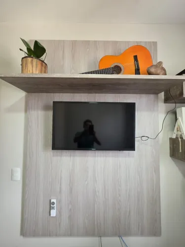 Renove seu quarto e escritório com este incrível kit painel, prateleira, nichos e gavetões
