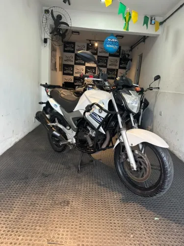 Fazer 250c 2015 com 52 mil km. Em ate 36x no finan ou 24x no cartão de credito.