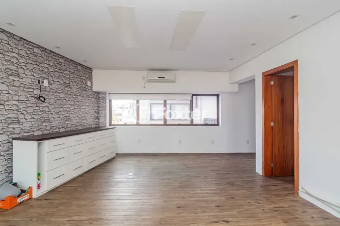 Sala comercila com 51m2, 1 vaga no Petrópolis - Porto Alegre - RS