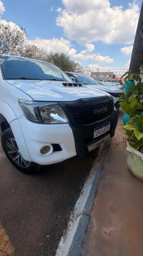 Toyota Hilux CD SR D4-d 4X4 3.0 TDI Dies Aut. 2014