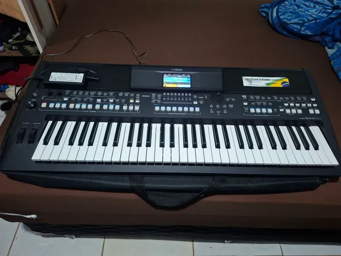 Teclado Yamaha sx600