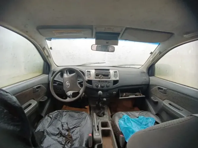 Temos peças para essa sucata! Toyota Hilux 4x4 2013