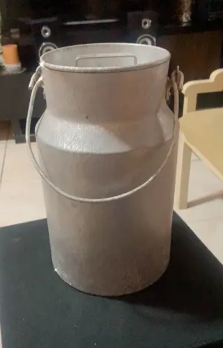 Leia descrição do anúncio. Tarro de leite