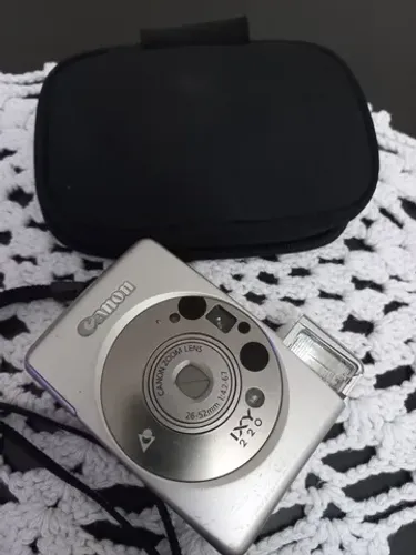 Máquina fotográfica CANON antiga no estado