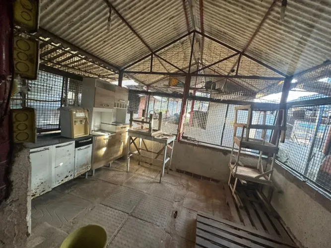 Galpão com Cozinha e Banco de Feira