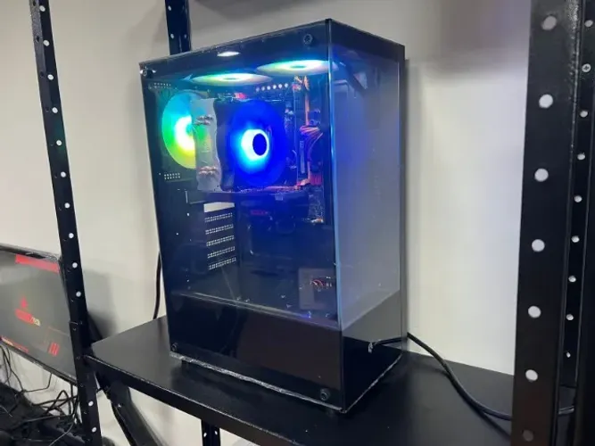 PC Gamer Athlon 200GE | 8 GBs DDR4 |  VEGA 3 | SSD 256 GBs