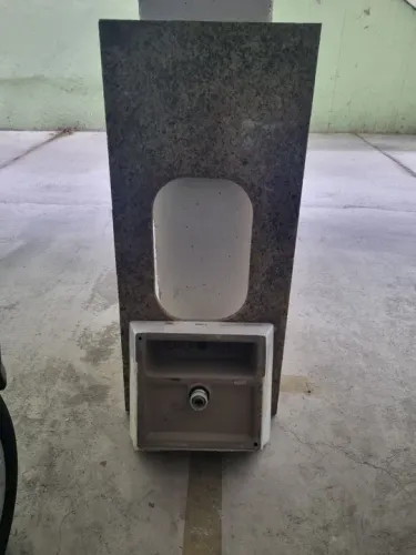 Bancada para banheiro em granito 1m.17cm por 52cm de profundidade 