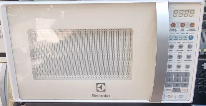 Microondas Electrolux 22 litros modelo novo