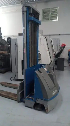 Empilhadeira Elétrica Paletrans Tracionada Modelo PT 1654