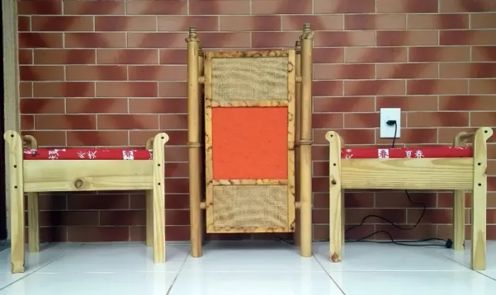 Conjunto Oriental de banquetas e luminária