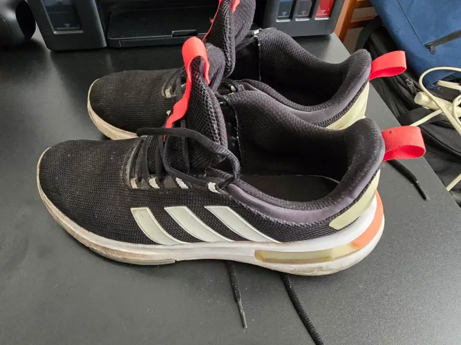 Tênis Adidas 