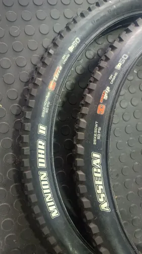 Par de Pneus Maxxis