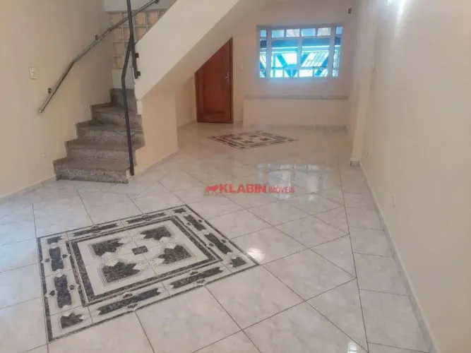 Excelente Oportunidade no Cambuci! Casa com 3 Dorms | Quintal | 1 Vaga  Rua Tranquila bem 