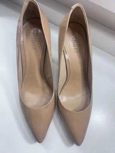 Scarpin Schutz Bege - Elegância e Conforto
