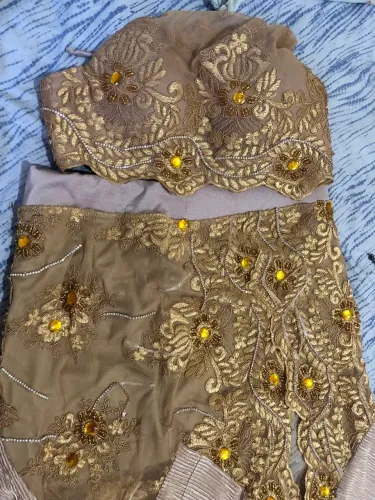 Roupa de Dança do Ventre dourada