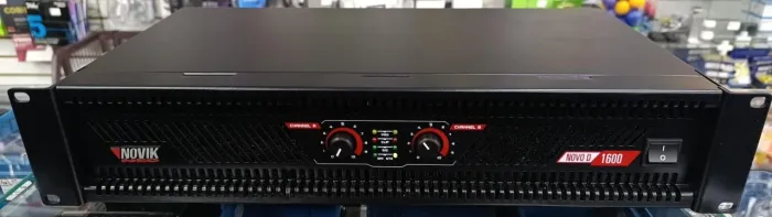 Amplificador De Potência Digital Novo D 1600 Novik Preto 