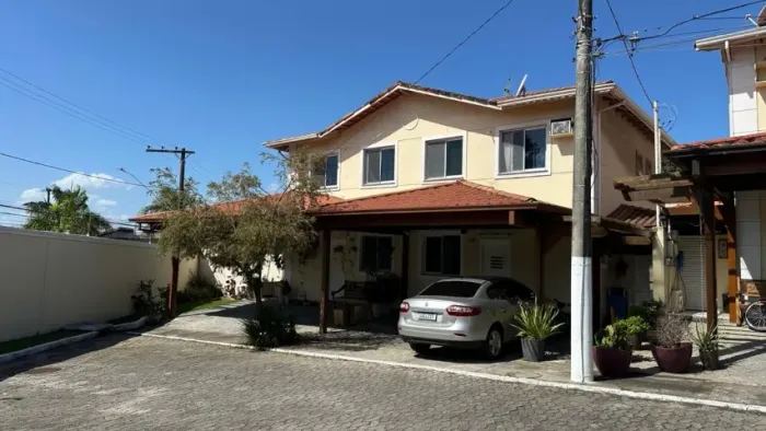 Casa Condomínio Vila dos Pássaros - com cobertura na garagem e área gourmet completa