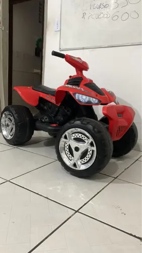 Quadriciclo Infantil Elétrico 12v Vermelho e Preto Brinquedos Bandeirante 127V/220V
