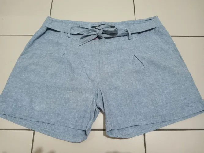 Shorts azul claro com amarração