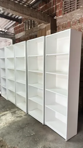 ARMÁRIO MULTIUSO BRANCO DE MDF DISPONÍVEL 