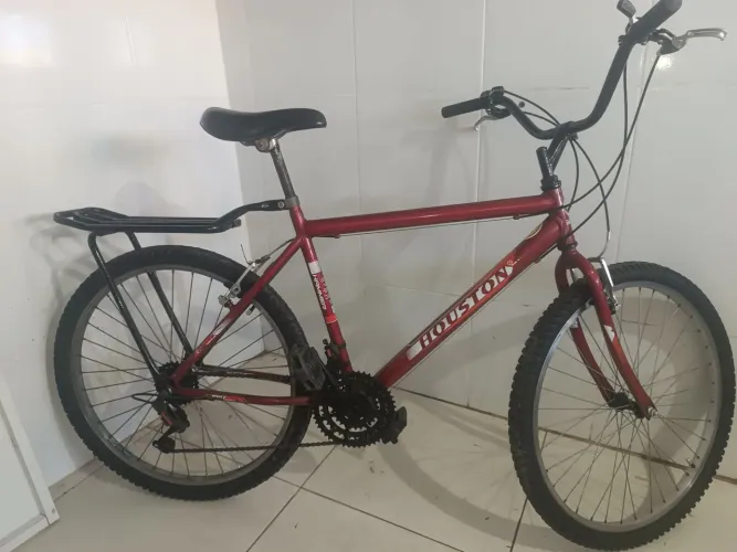 Bicicleta Houston de marcha e bagageiro 