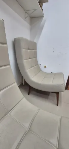 Cadeira de couro sintético