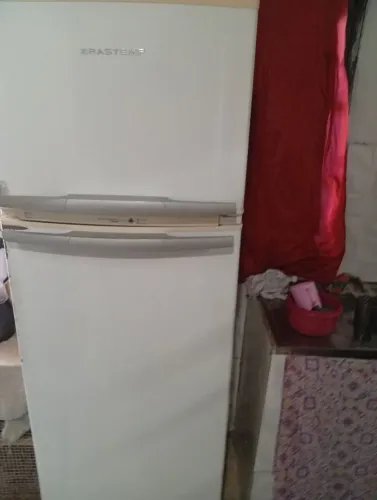 Vendo uma geladeira froz frie dupes 