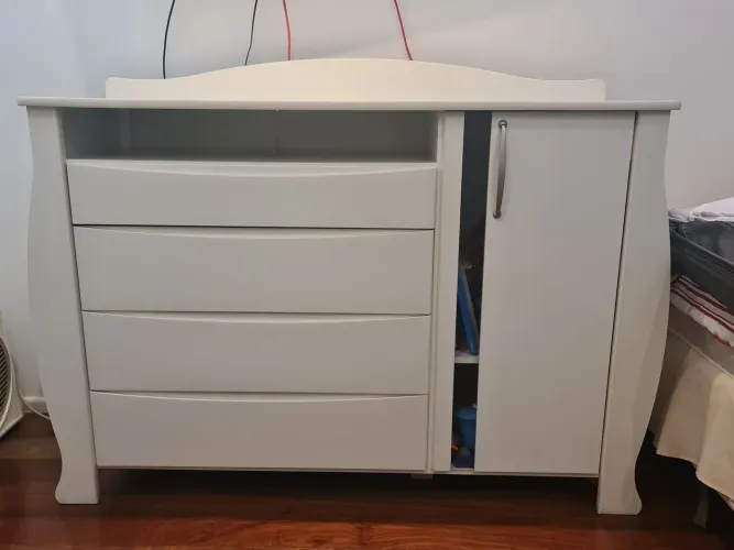 CÔMODA MADEIRA LAQUEADA  155x48x100 CM, BEBÊ/CRIANÇA USADA, IMPECÁVEL, EXCELENTE QUALIDADE