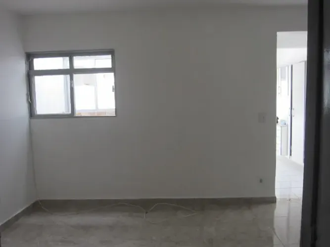 Vendo Apartamento na C 01, 02 quartos, sala, cozinha, área de serviço, banheiro, 3 andar