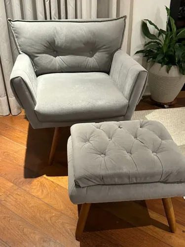 Poltrona com banqueta