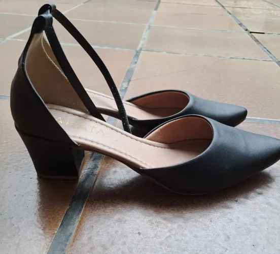 Sapato Feminino marca TAKATA tamanho 38
