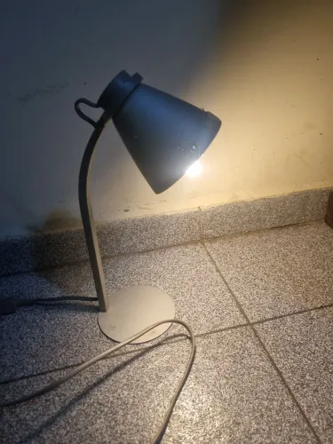 Luminária de Mesa Philips prataModerna