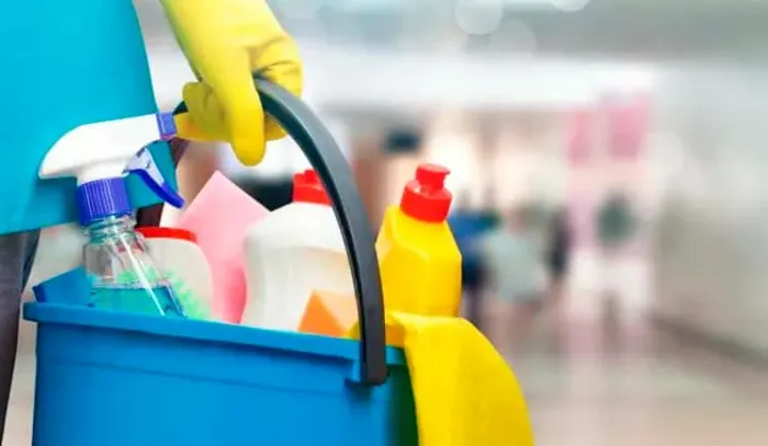 Serviços de limpeza comercial e residencial, passadeira, piscinas e caixas d'aguas.
