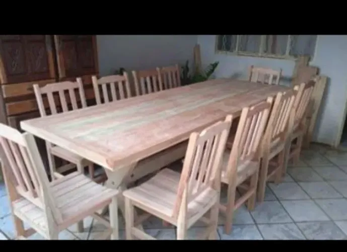 Mesa de Jantar em Madeira Maciça
